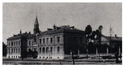 Hospital de San Jos� y Santa Adela visto desde la Avenida Reina Victoria. Madrid, 1918
